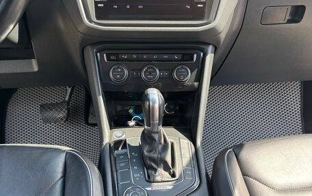 Volkswagen Tiguan II, 2018 год, 2 400 000 рублей, 17 фотография