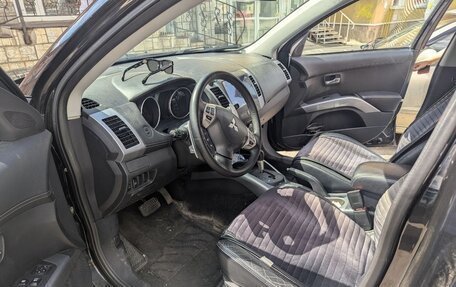 Mitsubishi Outlander III рестайлинг 3, 2010 год, 1 100 000 рублей, 3 фотография