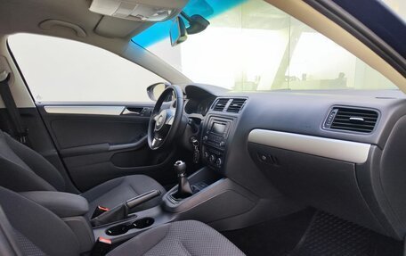 Volkswagen Jetta VI, 2011 год, 1 050 000 рублей, 13 фотография