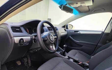 Volkswagen Jetta VI, 2011 год, 1 050 000 рублей, 20 фотография