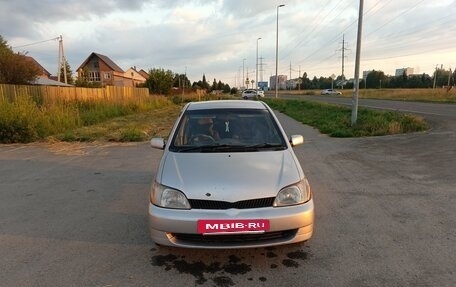 Toyota Platz, 2001 год, 320 000 рублей, 4 фотография