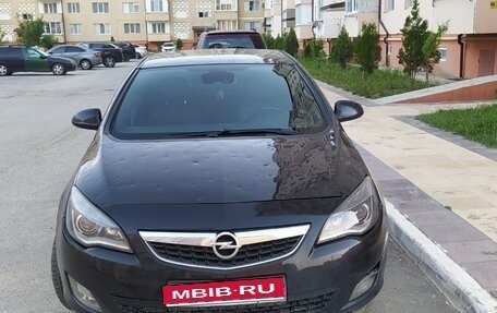 Opel Astra J, 2011 год, 670 000 рублей, 1 фотография