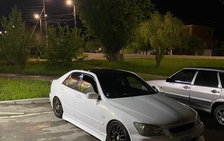 Toyota Altezza, 2001 год, 690 000 рублей, 10 фотография