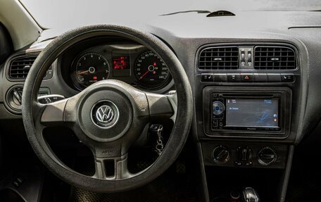Volkswagen Polo VI (EU Market), 2011 год, 700 000 рублей, 18 фотография