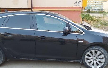 Opel Astra J, 2011 год, 670 000 рублей, 2 фотография