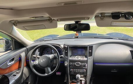 Infiniti QX70, 2014 год, 2 400 000 рублей, 13 фотография