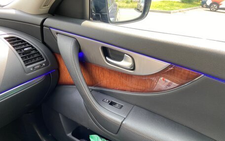 Infiniti QX70, 2014 год, 2 400 000 рублей, 16 фотография