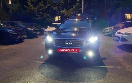Infiniti QX70, 2014 год, 2 400 000 рублей, 29 фотография