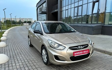 Hyundai Solaris II рестайлинг, 2011 год, 680 000 рублей, 2 фотография