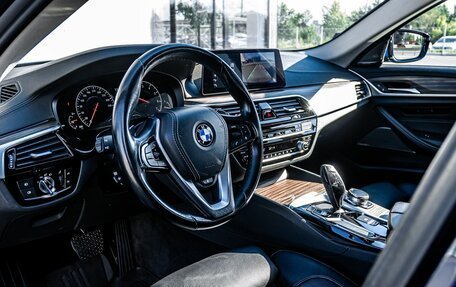 BMW 5 серия, 2018 год, 3 990 000 рублей, 12 фотография