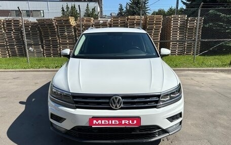 Volkswagen Tiguan II, 2018 год, 2 600 000 рублей, 2 фотография