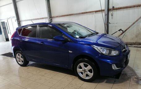 Hyundai Solaris II рестайлинг, 2011 год, 870 000 рублей, 2 фотография