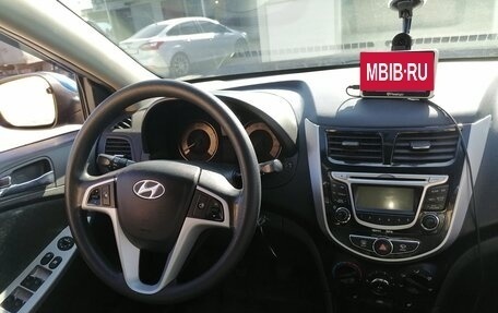 Hyundai Solaris II рестайлинг, 2011 год, 870 000 рублей, 17 фотография