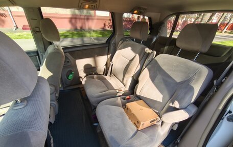 Toyota Sienna II рестайлинг, 2004 год, 1 150 000 рублей, 18 фотография
