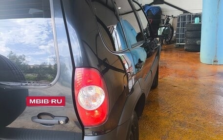 Chevrolet Niva I рестайлинг, 2018 год, 699 000 рублей, 3 фотография