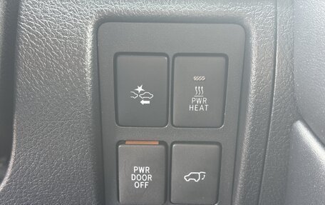 Toyota Land Cruiser 200, 2016 год, 4 899 990 рублей, 16 фотография