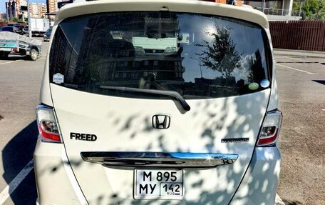 Honda Freed I, 2011 год, 1 060 000 рублей, 2 фотография