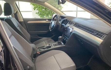 Volkswagen Passat B8 рестайлинг, 2017 год, 2 350 000 рублей, 10 фотография