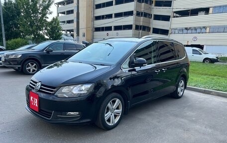 Volkswagen Sharan II, 2017 год, 1 699 000 рублей, 3 фотография