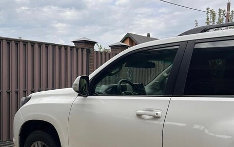 Toyota Land Cruiser Prado 150 рестайлинг 2, 2012 год, 2 600 000 рублей, 2 фотография