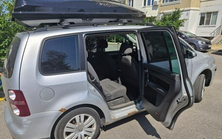 Volkswagen Touran III, 2010 год, 620 000 рублей, 1 фотография