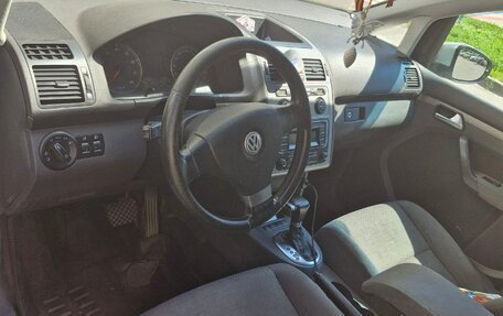 Volkswagen Touran III, 2010 год, 620 000 рублей, 3 фотография