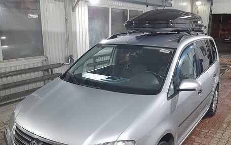 Volkswagen Touran III, 2010 год, 620 000 рублей, 6 фотография