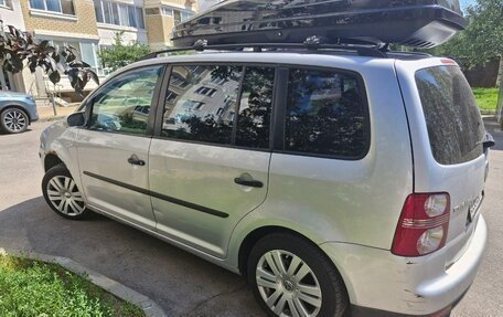 Volkswagen Touran III, 2010 год, 620 000 рублей, 4 фотография
