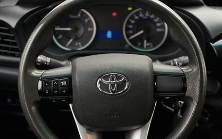 Toyota Hilux VIII, 2015 год, 2 699 990 рублей, 12 фотография