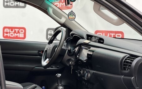 Toyota Hilux VIII, 2015 год, 2 699 990 рублей, 11 фотография