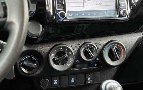Toyota Hilux VIII, 2015 год, 2 699 990 рублей, 13 фотография