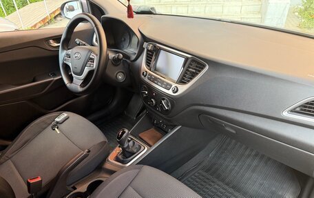 Hyundai Solaris II рестайлинг, 2017 год, 1 250 000 рублей, 5 фотография