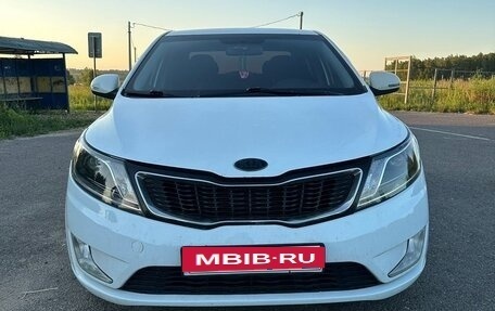 KIA Rio III рестайлинг, 2015 год, 700 000 рублей, 2 фотография