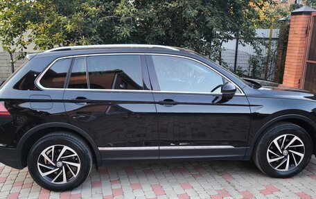 Volkswagen Tiguan II, 2018 год, 2 370 000 рублей, 4 фотография