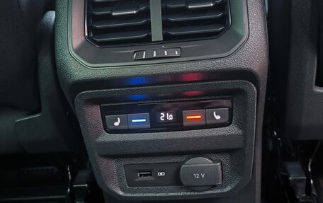 Volkswagen Tiguan II, 2018 год, 2 370 000 рублей, 15 фотография