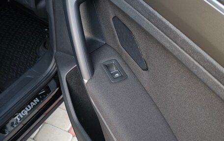 Volkswagen Tiguan II, 2018 год, 2 370 000 рублей, 19 фотография