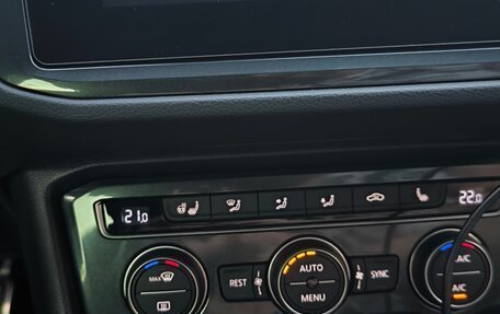 Volkswagen Tiguan II, 2018 год, 2 370 000 рублей, 14 фотография