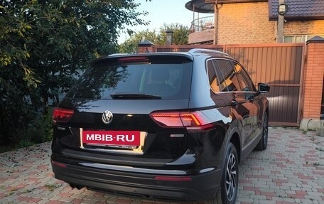 Volkswagen Tiguan II, 2018 год, 2 370 000 рублей, 5 фотография