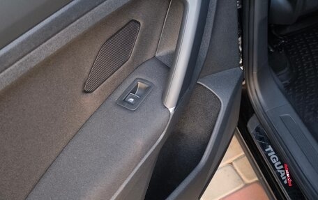 Volkswagen Tiguan II, 2018 год, 2 370 000 рублей, 18 фотография