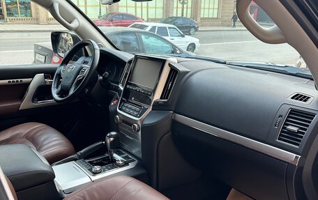 Toyota Land Cruiser 200, 2019 год, 6 690 000 рублей, 12 фотография