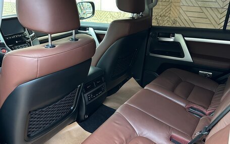 Toyota Land Cruiser 200, 2019 год, 6 690 000 рублей, 16 фотография