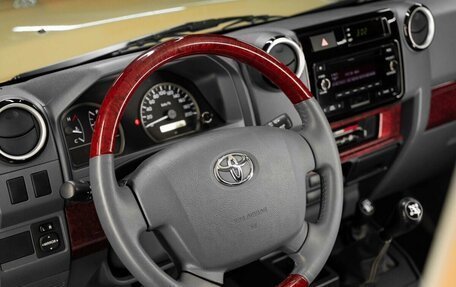 Toyota Land Cruiser 70, 2022 год, 6 800 000 рублей, 14 фотография