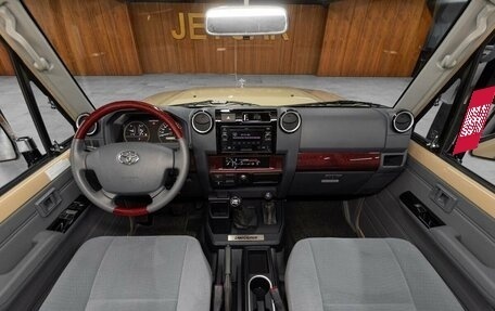 Toyota Land Cruiser 70, 2022 год, 6 800 000 рублей, 22 фотография