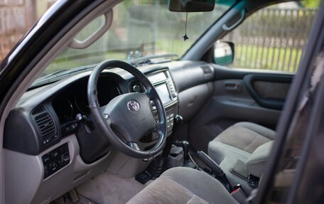 Toyota Land Cruiser 100 рестайлинг 2, 2007 год, 3 000 000 рублей, 21 фотография