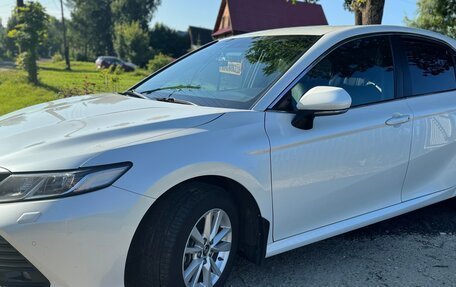 Toyota Camry, 2018 год, 2 100 000 рублей, 13 фотография