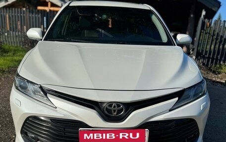 Toyota Camry, 2018 год, 2 100 000 рублей, 15 фотография