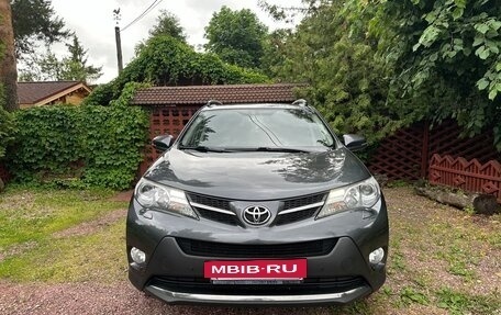 Toyota RAV4, 2015 год, 2 100 000 рублей, 2 фотография