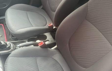 Hyundai Solaris II рестайлинг, 2016 год, 900 000 рублей, 5 фотография