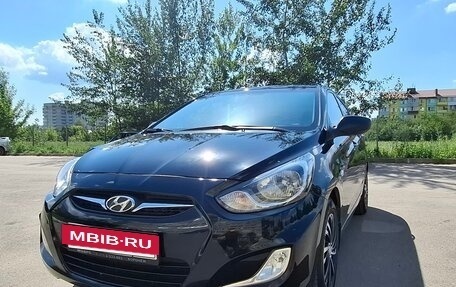 Hyundai Solaris II рестайлинг, 2012 год, 860 000 рублей, 2 фотография