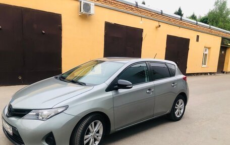 Toyota Auris II, 2013 год, 920 000 рублей, 2 фотография